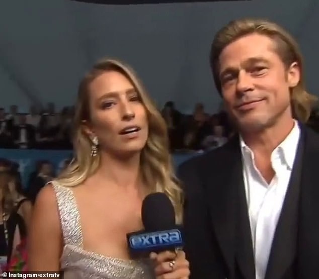 brad pitt lo ve gia nua khi de toc dai, mac do xue xoa ra pho  hinh 3