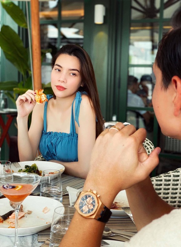 chuyen showbiz: hoa hau dang thu thao tai xuat xinh dep sau 2 tuan sinh con hinh 5