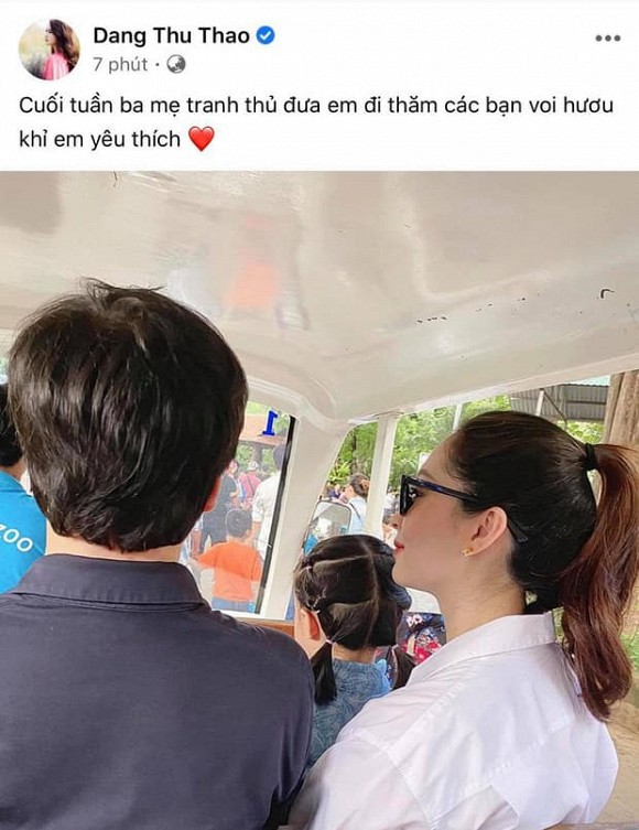 chuyen showbiz: hoa hau dang thu thao tai xuat xinh dep sau 2 tuan sinh con hinh 1