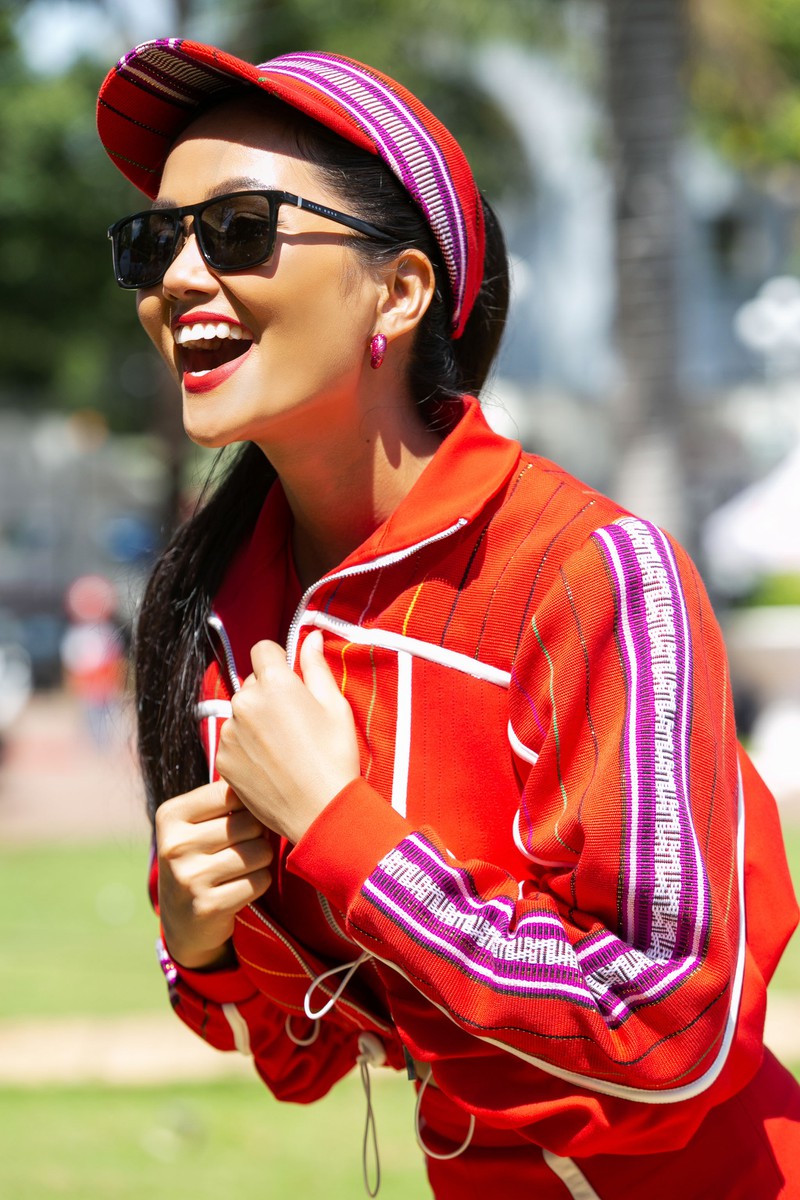 h'hen nie bien tau vai tho cam e de thanh trang phuc sporty cuc chat hinh 6