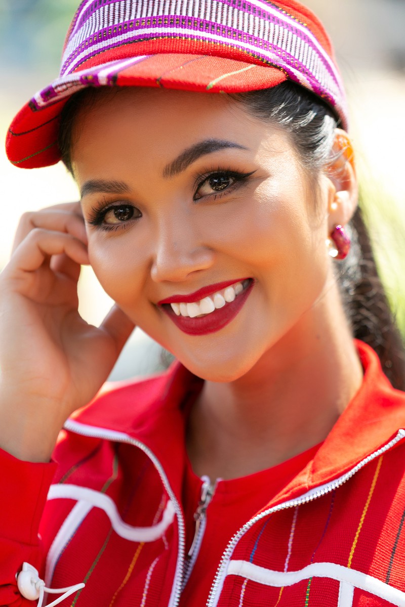 h'hen nie bien tau vai tho cam e de thanh trang phuc sporty cuc chat hinh 8