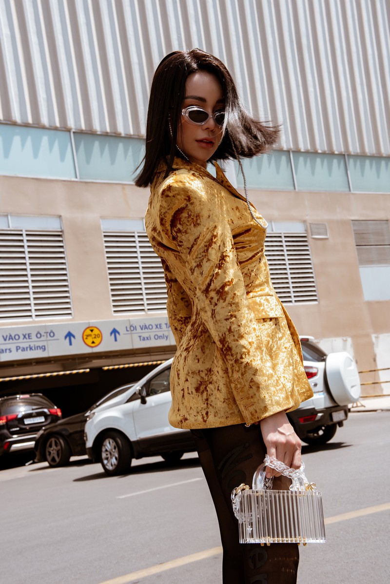 tra ngoc hang chon phong cach ca tinh khi tro lai hat bolero  hinh 1