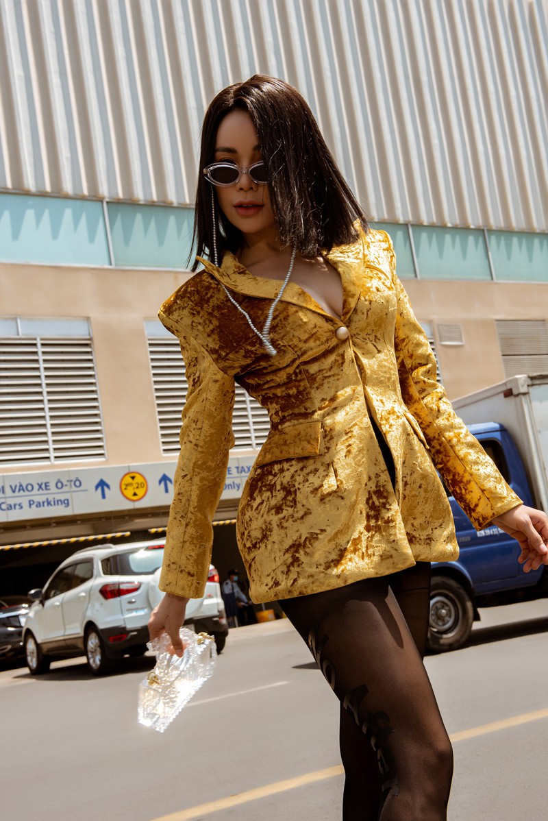 tra ngoc hang chon phong cach ca tinh khi tro lai hat bolero  hinh 2