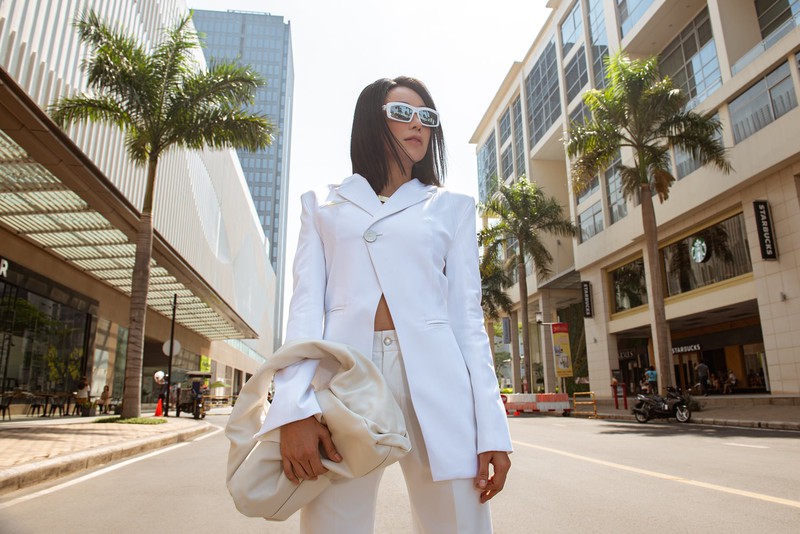 tra ngoc hang chon phong cach ca tinh khi tro lai hat bolero  hinh 3