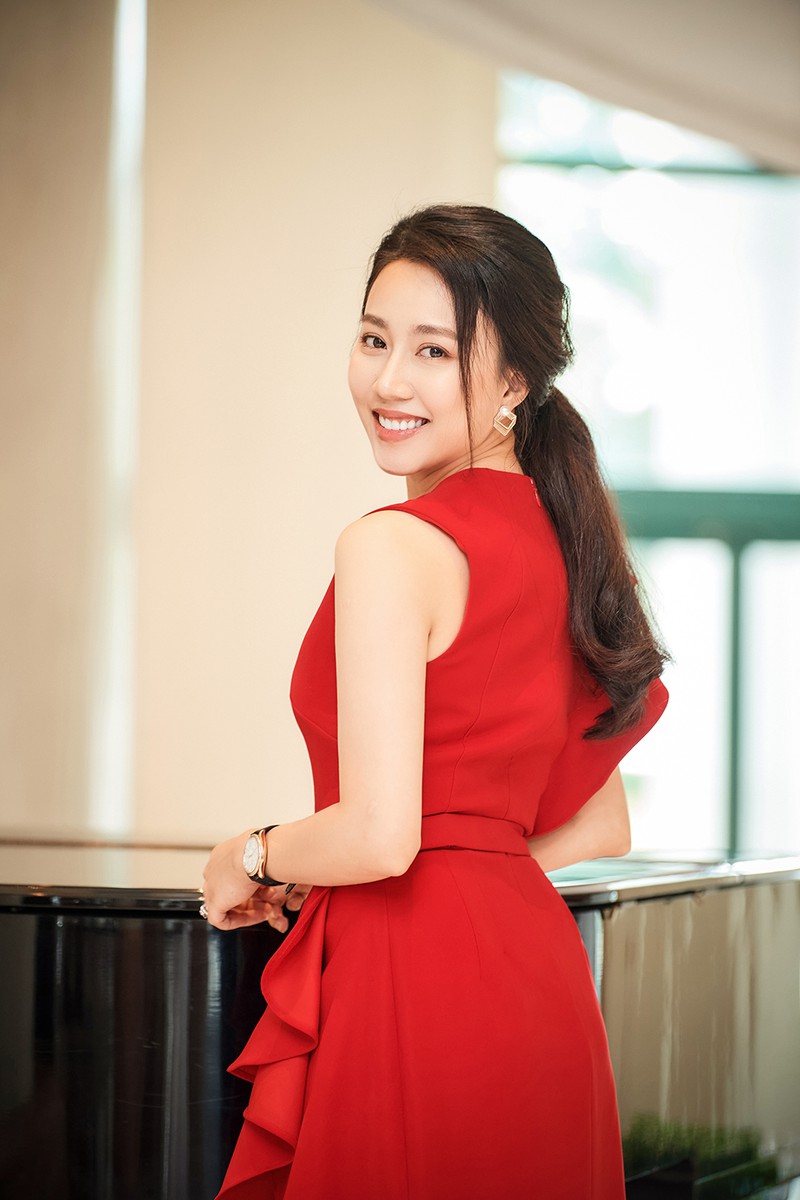 sau chia tay tien linh, hong loan rang ro, xinh dep ra mat phim moi  hinh 5