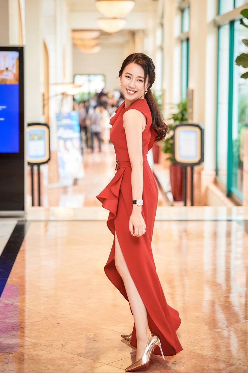 sau chia tay tien linh, hong loan rang ro, xinh dep ra mat phim moi  hinh 7