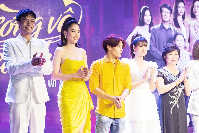 nam anh khoe ve dep ngot ngao tua "tien nu" trong buoi ra mat phim moi hinh 1