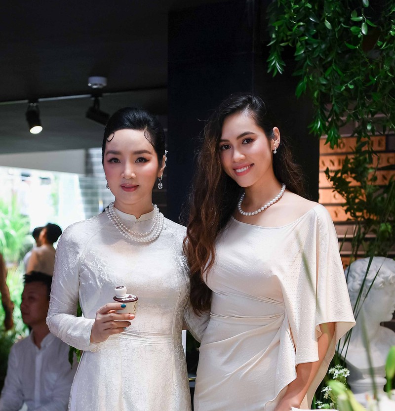 hoa hau den hung giang my gan 50 tuoi van dep den ngo ngang hinh 6