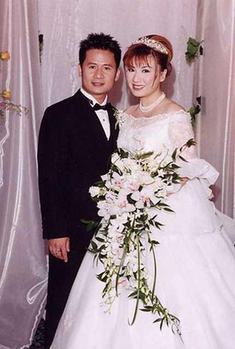 ung xu cua sao viet hau ly hon: nguoi gay gat, nguoi nhe nhang hinh 1