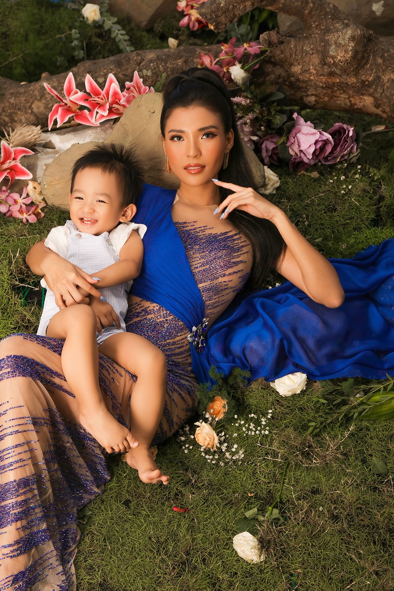 thuy diem dep man ma voi da nau trong bo anh chup cung con trai cung hinh 5