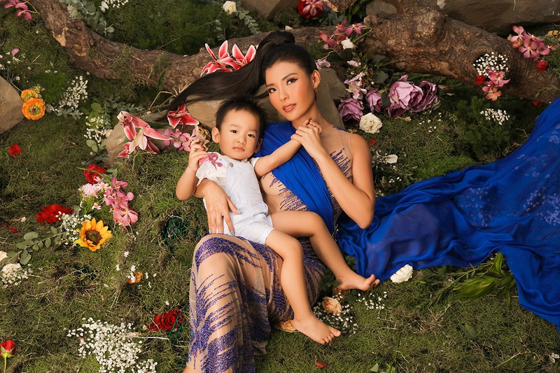 thuy diem dep man ma voi da nau trong bo anh chup cung con trai cung hinh 3