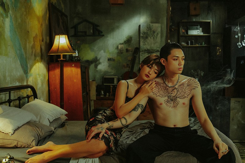 kha ngan goi cam den nghet tho trong mv moi hinh 1