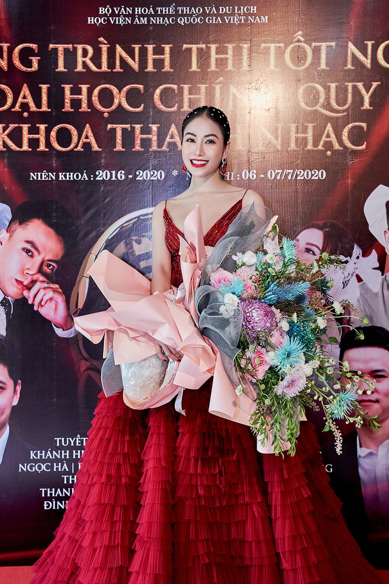 hoa hau tuyet nga xinh dep rang ro trong ngay tot nghiep dai hoc hinh 2