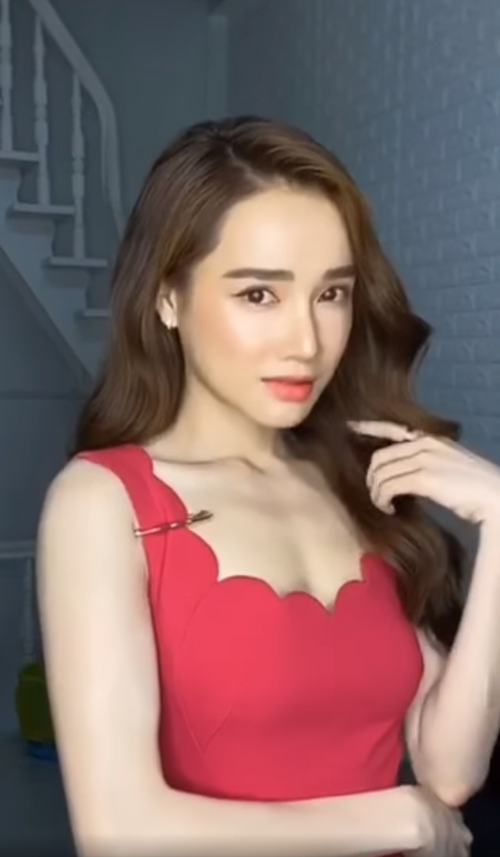 chuyen showbiz: nha phuong "don tim" fan voi nhan sac dep "cuc pham" hinh 1