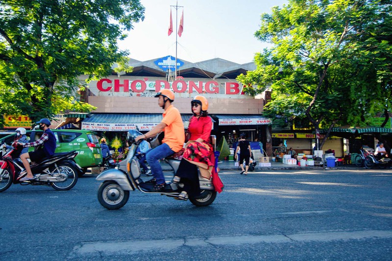 ngắm xe cổ và áo dài tại các điểm check-in phim tại huế hình 4 ngam xe co va ao dai tai cac diem check-in phim tai hue hinh 4