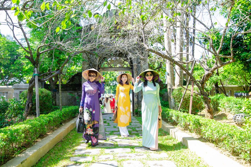ngắm xe cổ và áo dài tại các điểm check-in phim tại huế hình 9 ngam xe co va ao dai tai cac diem check-in phim tai hue hinh 9