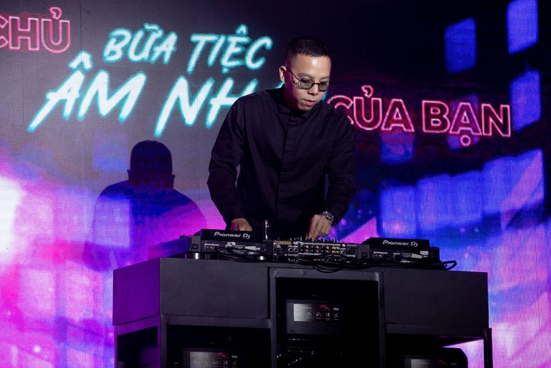 dien cay hong, binz can quet san khau live dau tien cua bigcityboi hinh 3