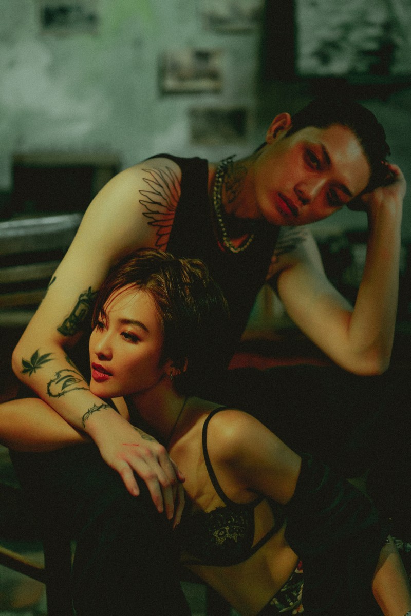kha ngan om ap ban dien ngot ngao trong bo anh hau truong mv moi hinh 7