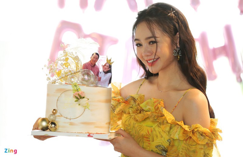 chuyen showbiz: phanh lee tang can mum mim ro ret sau 1 thang ket hon hinh 7