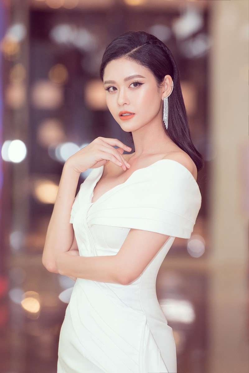 truong quynh anh dep kieu sa voi dam trang quyen ru  hinh 9