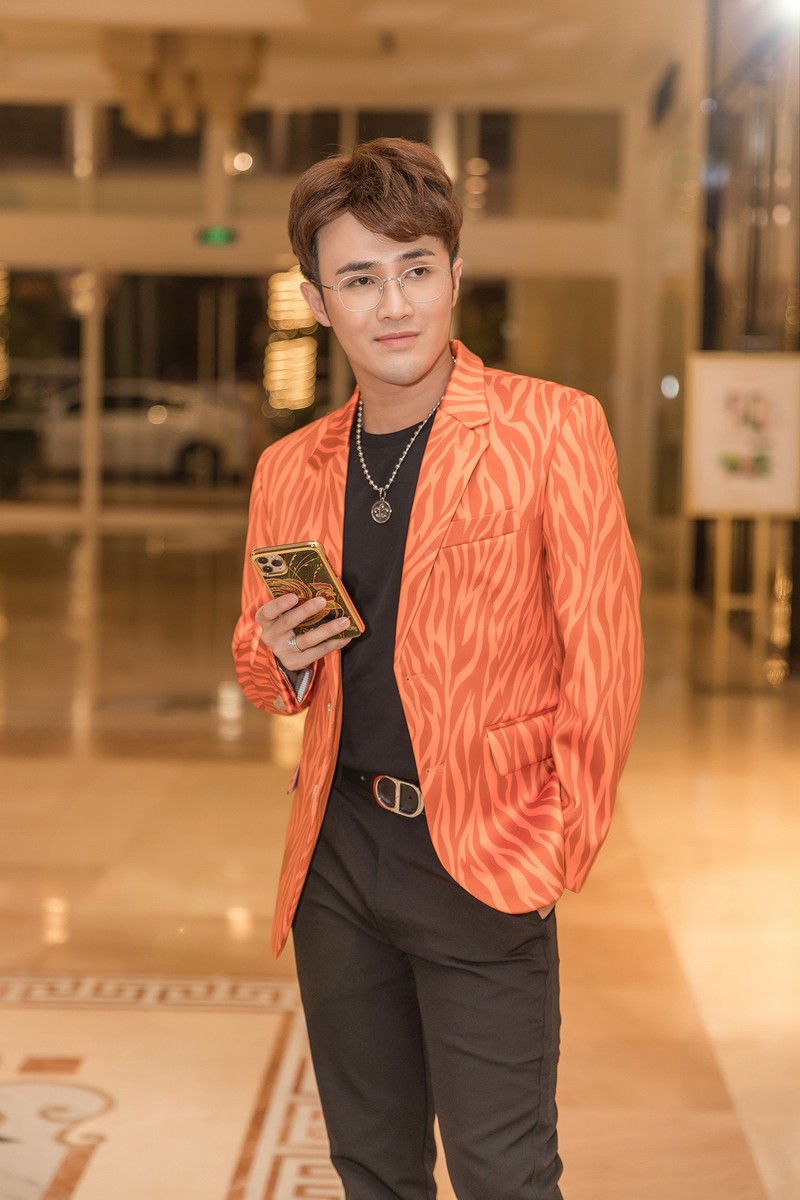 "phap su mu" gop cong giup huynh lap vinh danh nghe si hai cua nam hinh 2