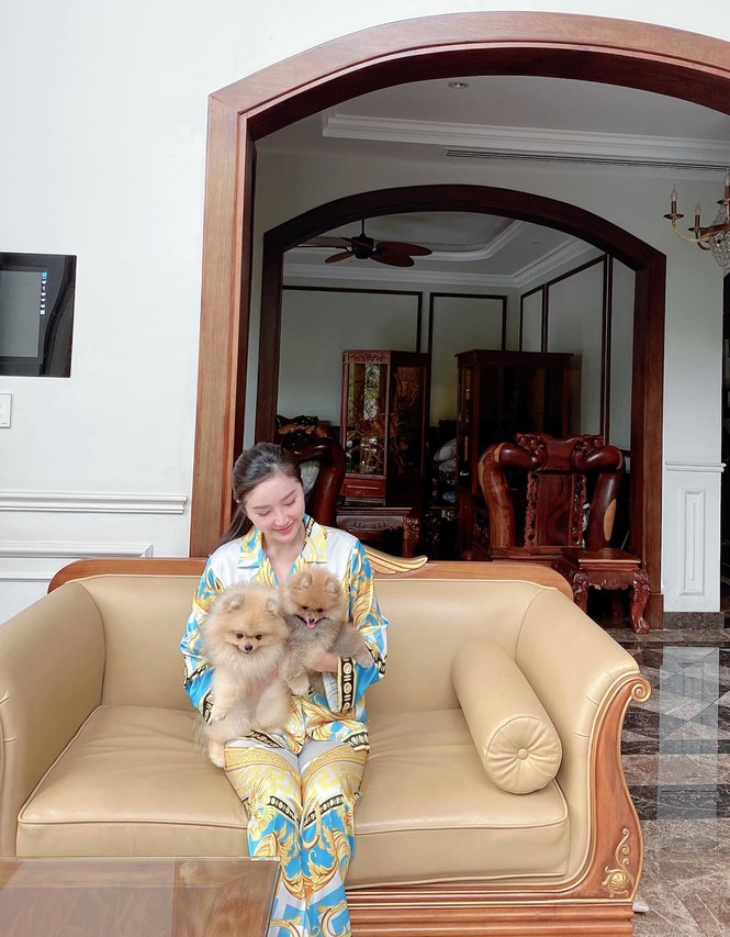 chuyen showbiz: ho ngoc ha khoe khoanh khac am ap, tinh tu ben kim ly hinh 5