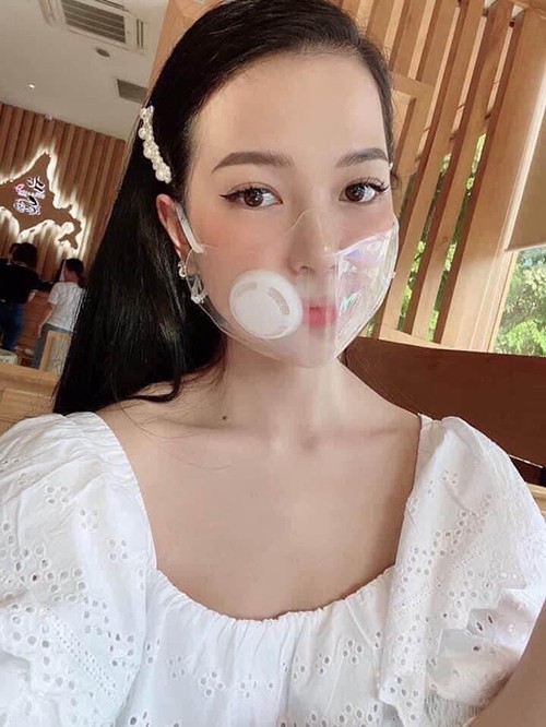 mot khau trang trong suot hinh 7