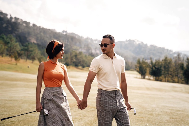 bo anh dep nhu mo tren san golf cua mc thu hoai va ban trai hinh 6