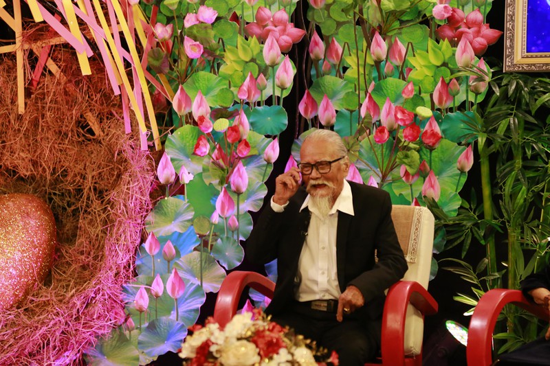mc quyen linh xuc dong truoc cuoc hon nhan nua the ky cua nghe si huu thanh hinh 1