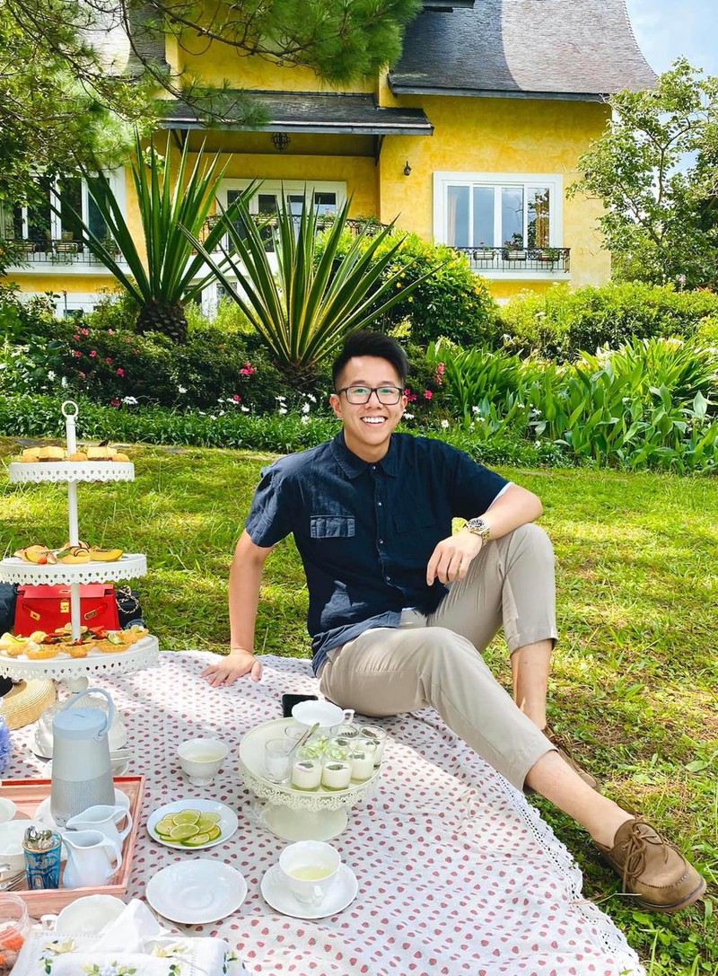 sau khi cong khai, hoa hau huong giang va ceo matt liu tung anh tinh tu hinh 9