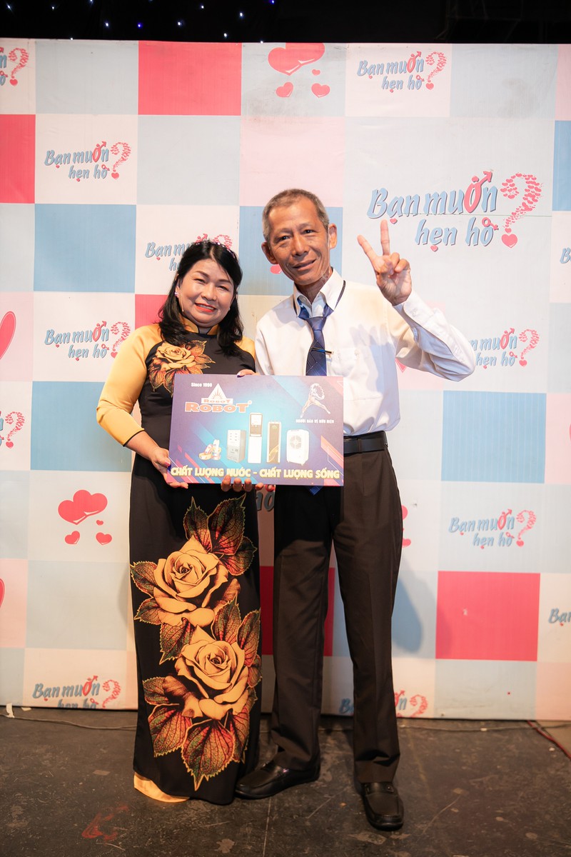 xuc dong chuyen nguoi phu nu 55 tuoi chua tung lap gia dinh tai ban muon hen ho hinh 1