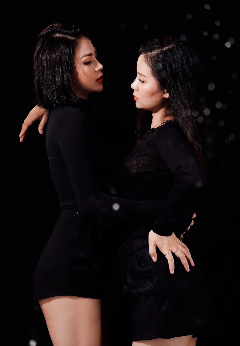 thu trang nhung co gai trong thanh pho chia se ve tinh ban voi linh huong hinh 2