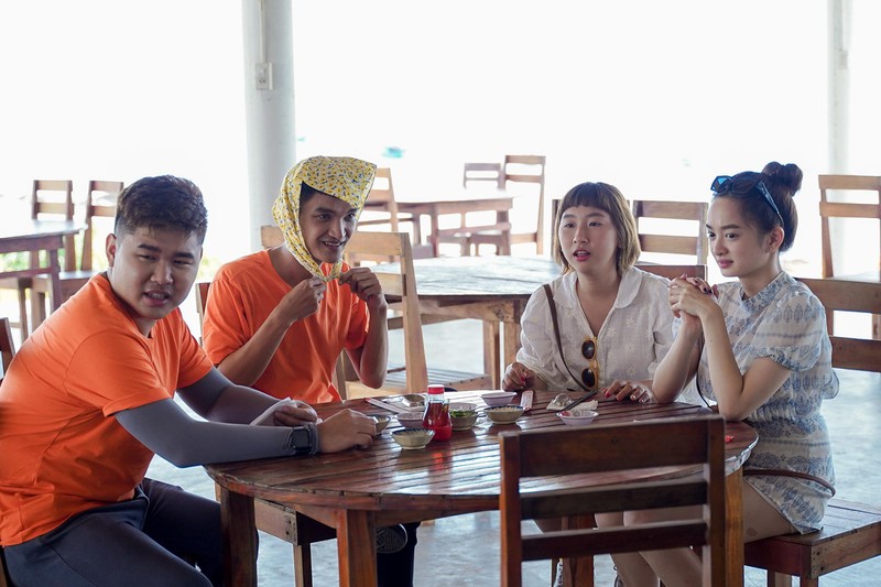 mac van khoa dien "toi thay hoa vang tren co xanh" khien nguoi xem "hu hon" hinh 3