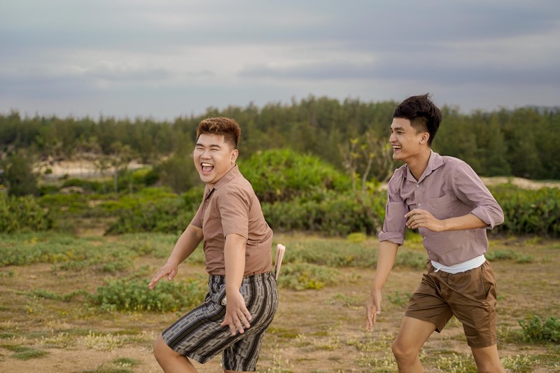 mac van khoa dien "toi thay hoa vang tren co xanh" khien nguoi xem "hu hon" hinh 2
