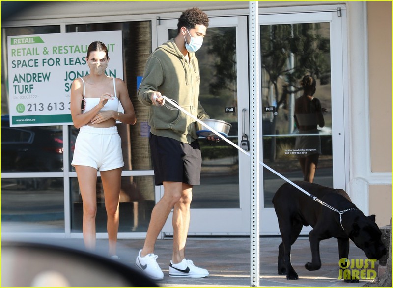 kendall jenner va ban trai moi vui ve di choi sau khi xac nhan hen ho hinh 6