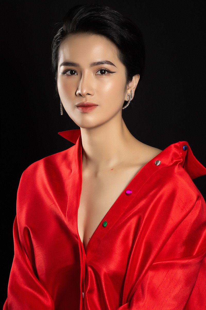 cao thuy duong trai long ve qua khu di xe sang, mua sam den tien ty hinh 4