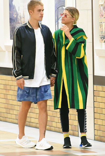 sofia richie, tinh cu justin bieber goi cam voi dam om sat hinh 9