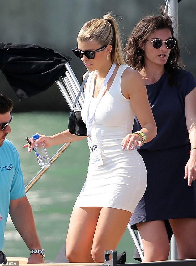 sofia richie, tinh cu justin bieber goi cam voi dam om sat hinh 1
