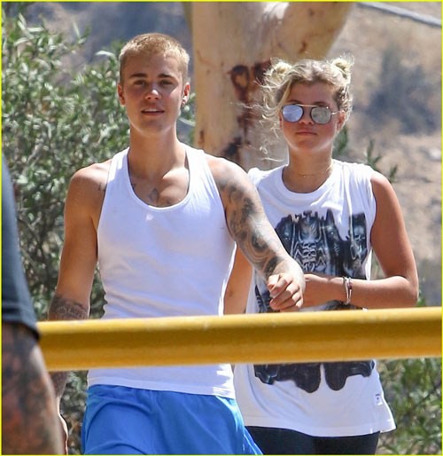 sofia richie, tinh cu justin bieber goi cam voi dam om sat hinh 7