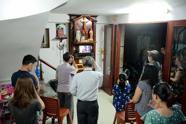 thanh le giua dai dich covid-19: giao dan khong tron bon phan cong dan hinh 1