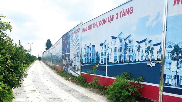 dinh chi sinh hoat dang 3 lanh dao lien quan vu ban 43ha "dat vang"  hinh 2