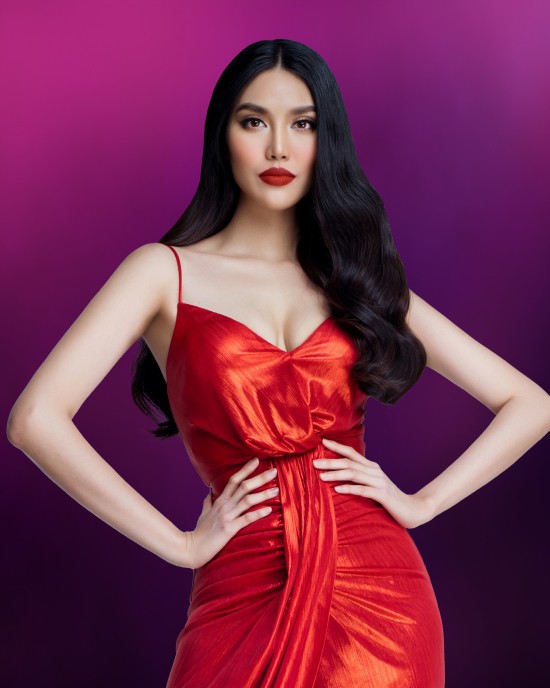Lan Khuê trở lại công việc sau khi sinh quý tử đầu lòng với ông xã Tuấn John. Cô thường chia sẻ cuộc sống bỉm sửa, nuôi dạy con trai và nhận được nhiều quan tâm từ khán giả.