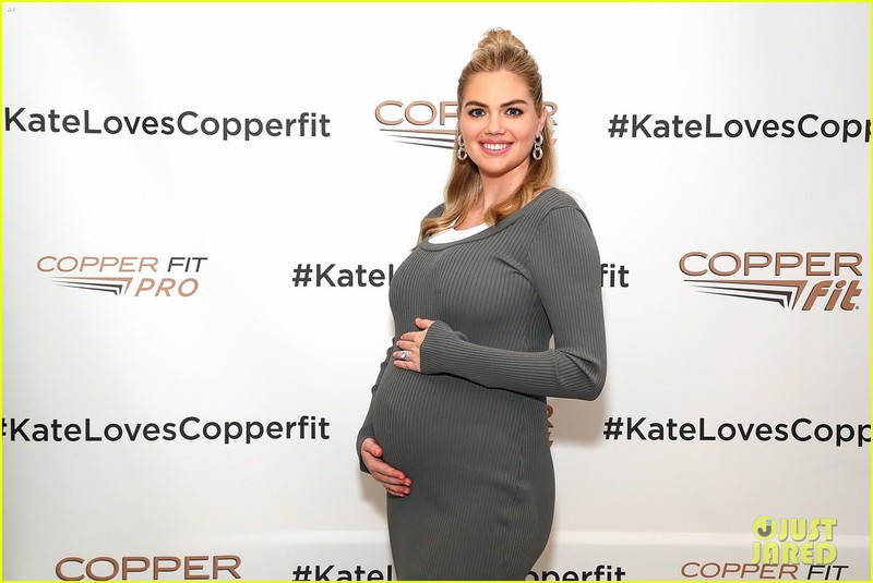 "my nhan goi cam" kate upton dien vay om sat, rang ro khoe bung bau hinh 1