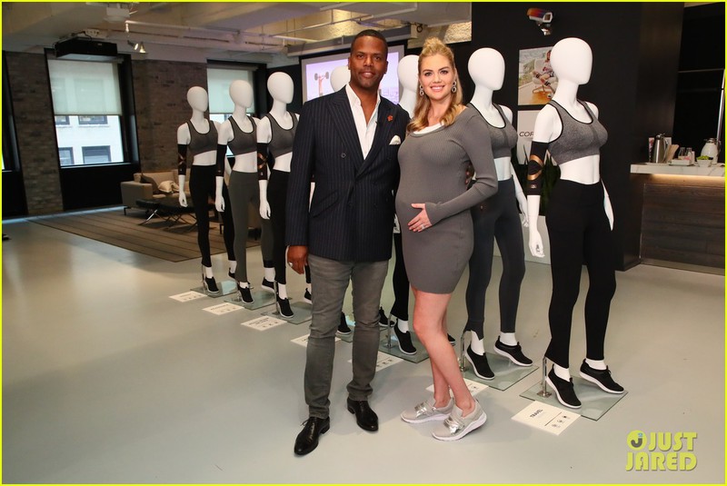 "my nhan goi cam" kate upton dien vay om sat, rang ro khoe bung bau hinh 8
