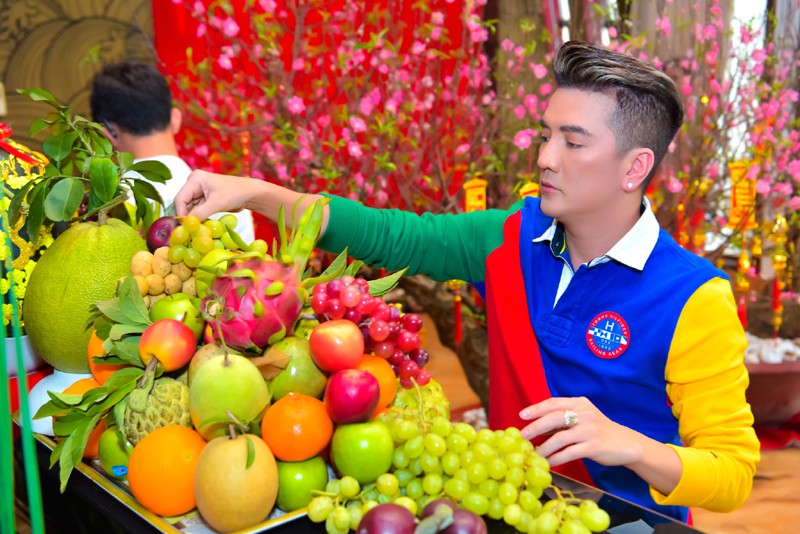 dam vinh hung khoe biet thu ruc ro sac mau don tet nguyen dan hinh 1