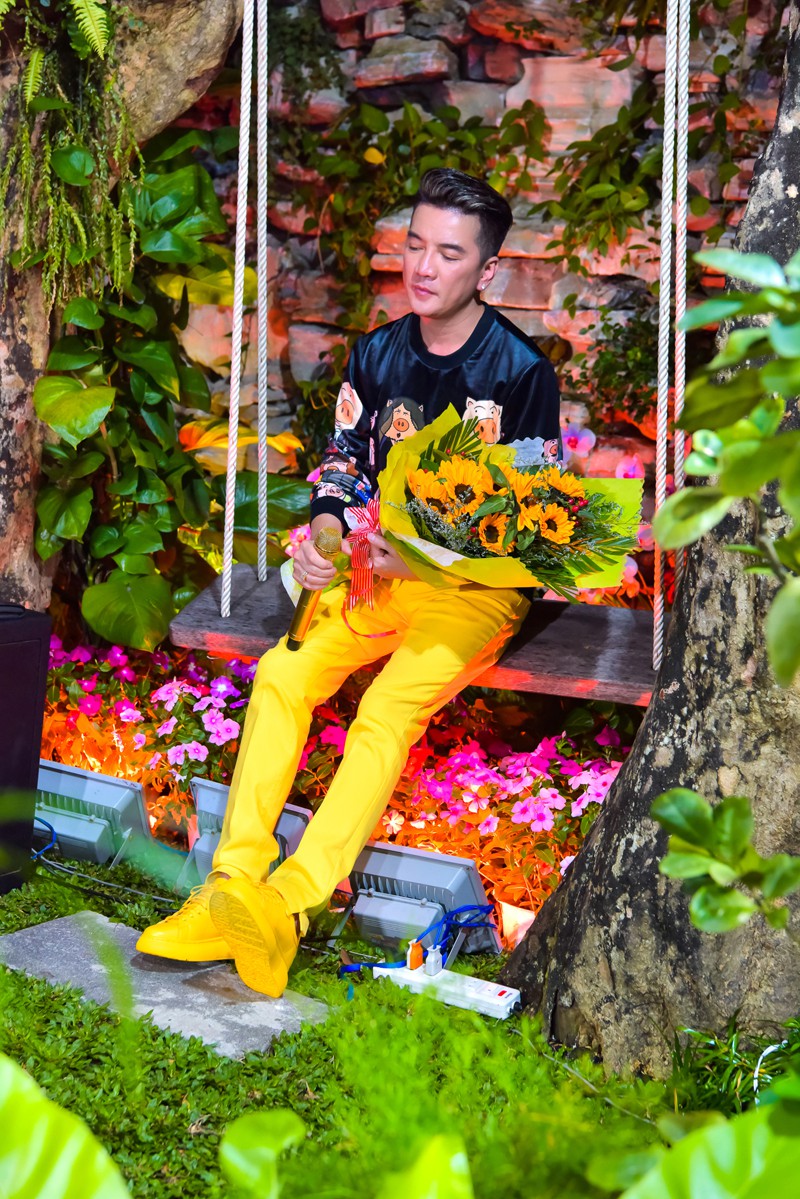 dam vinh hung khoe biet thu ruc ro sac mau don tet nguyen dan hinh 8