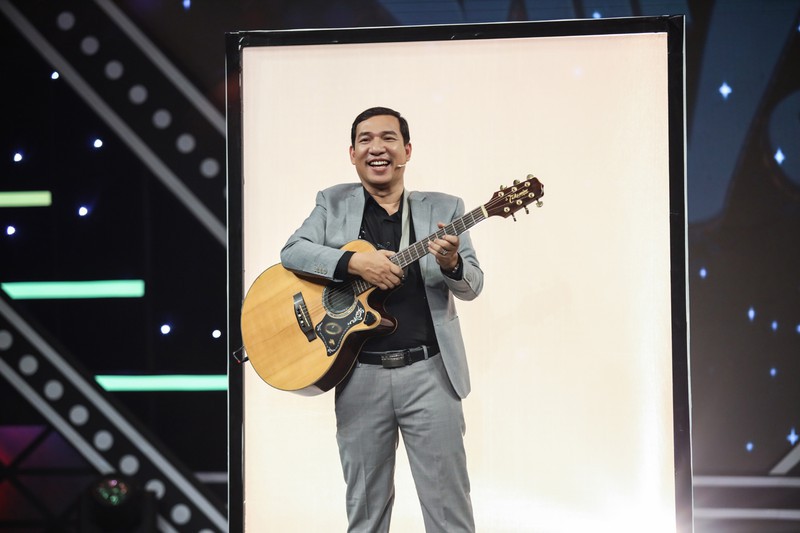 chuyen showbiz: hoa minzy om bung bau "vuot mat" sau on ao sinh con hinh 3