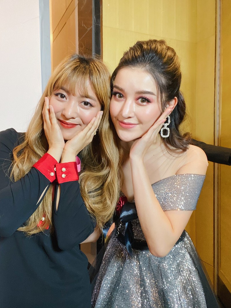 chuyen showbiz: hoa minzy om bung bau "vuot mat" sau on ao sinh con hinh 2