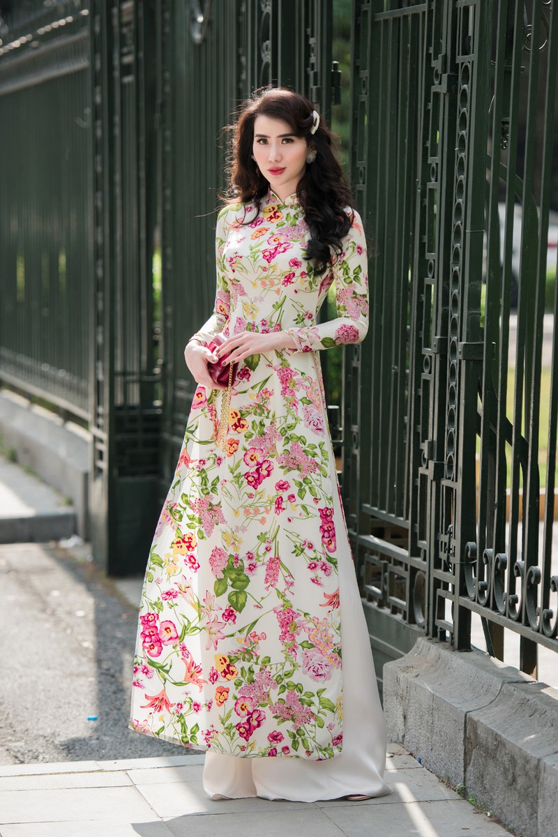cap chi em song sinh thu huyen - huyen thu tai xuat voi ao dai xuan hinh 3