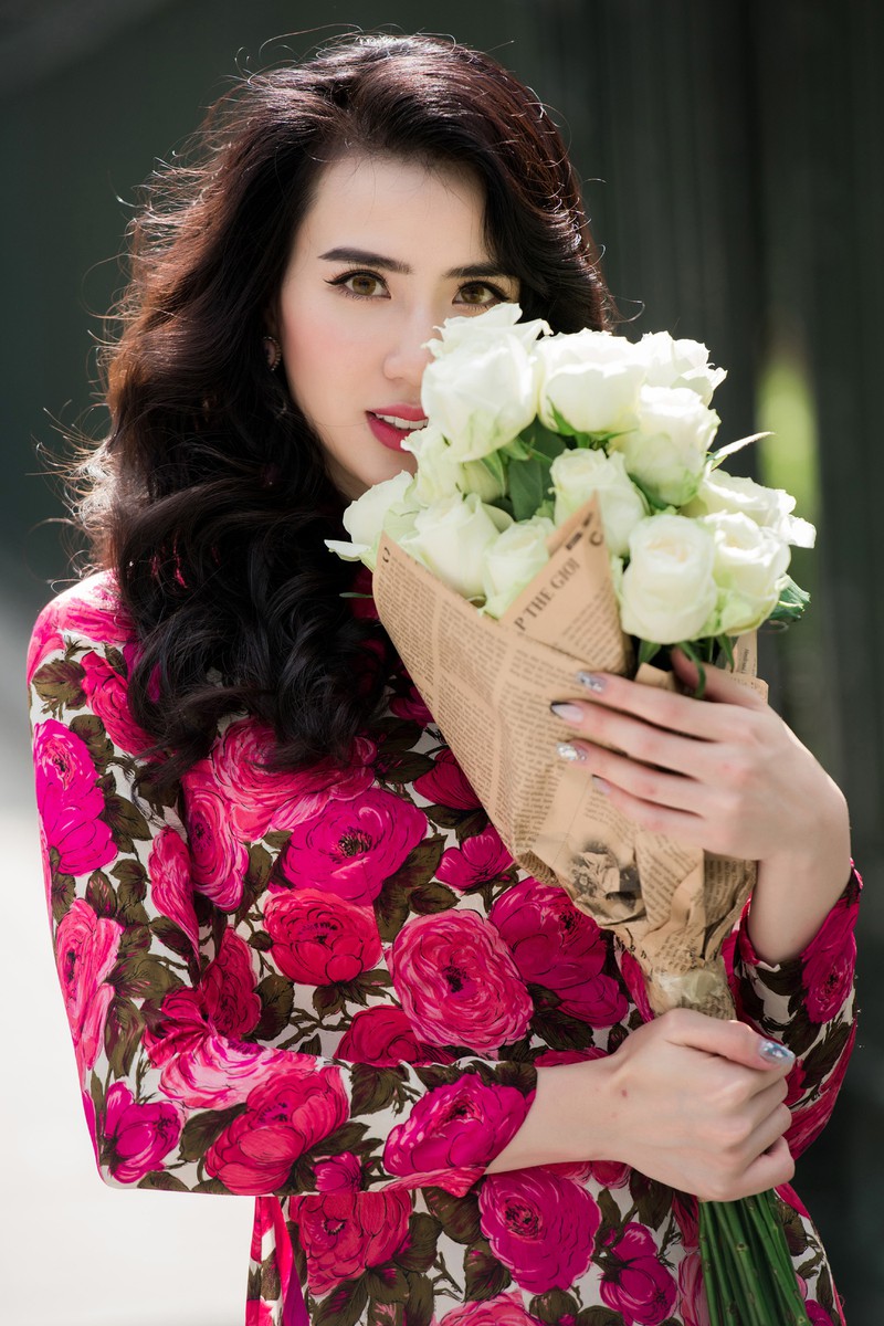 cap chi em song sinh thu huyen - huyen thu tai xuat voi ao dai xuan hinh 1